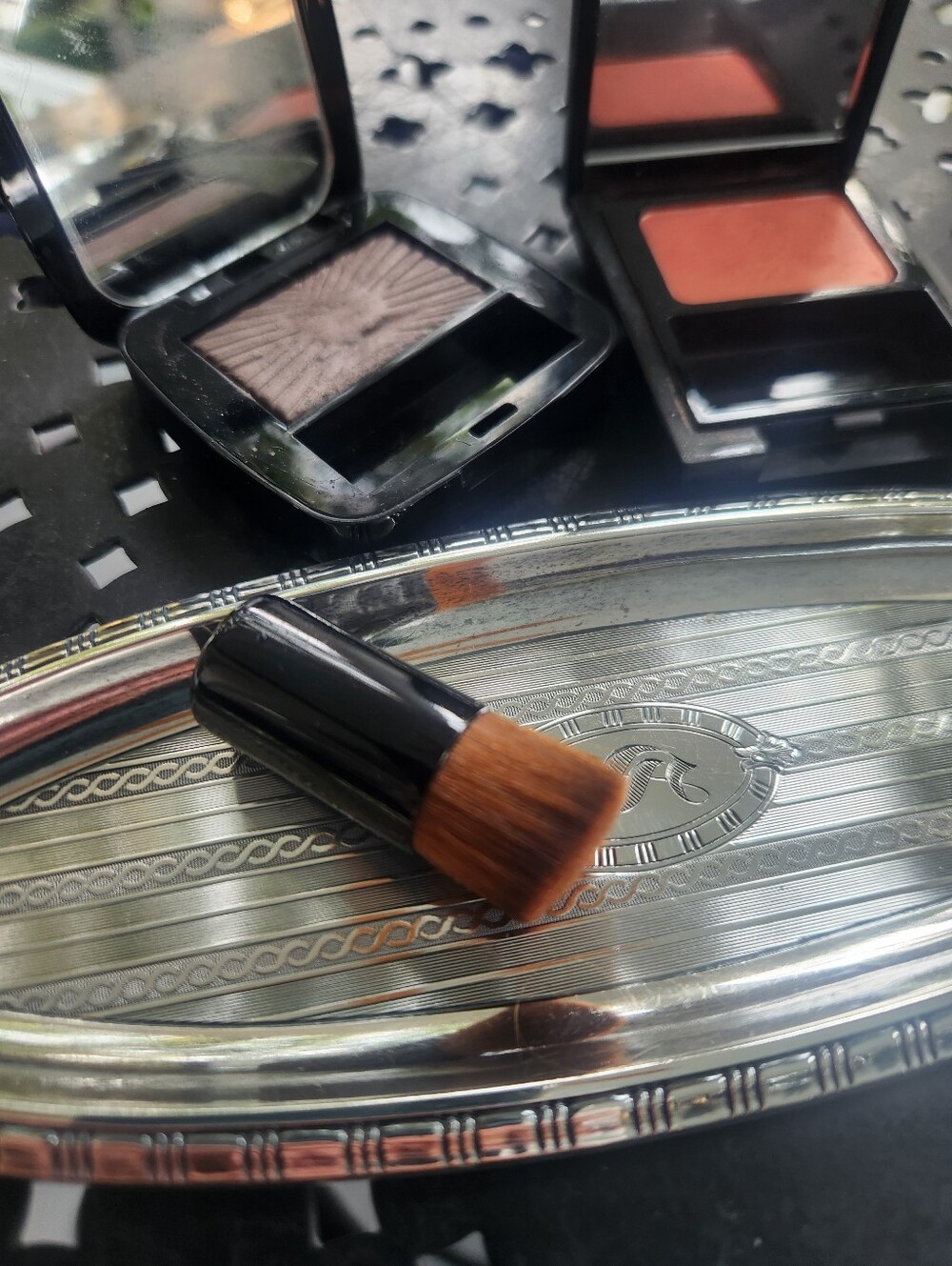 Chanel Mini Travel Brush with 2 Sisley Eyeshadows